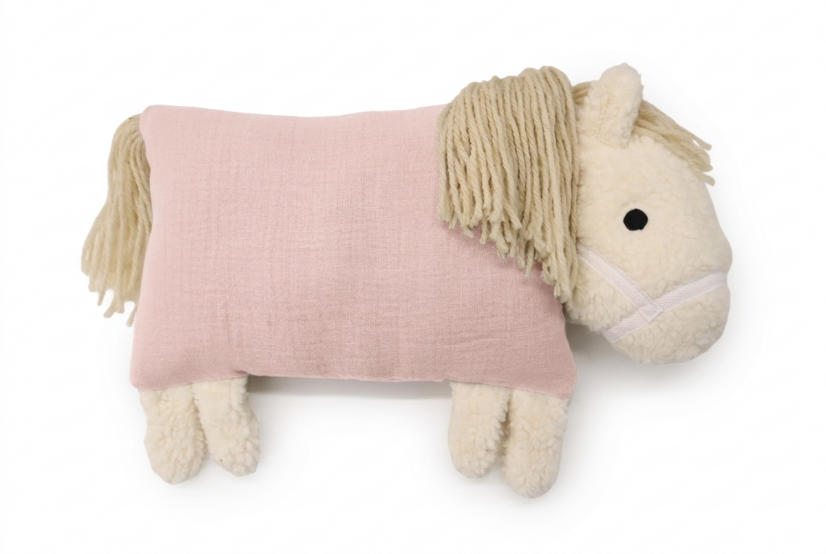 Kuschelpferd in New Dusty Rosa – Musselin-Kuscheltier mit Merinowolle von Die Gräfin
