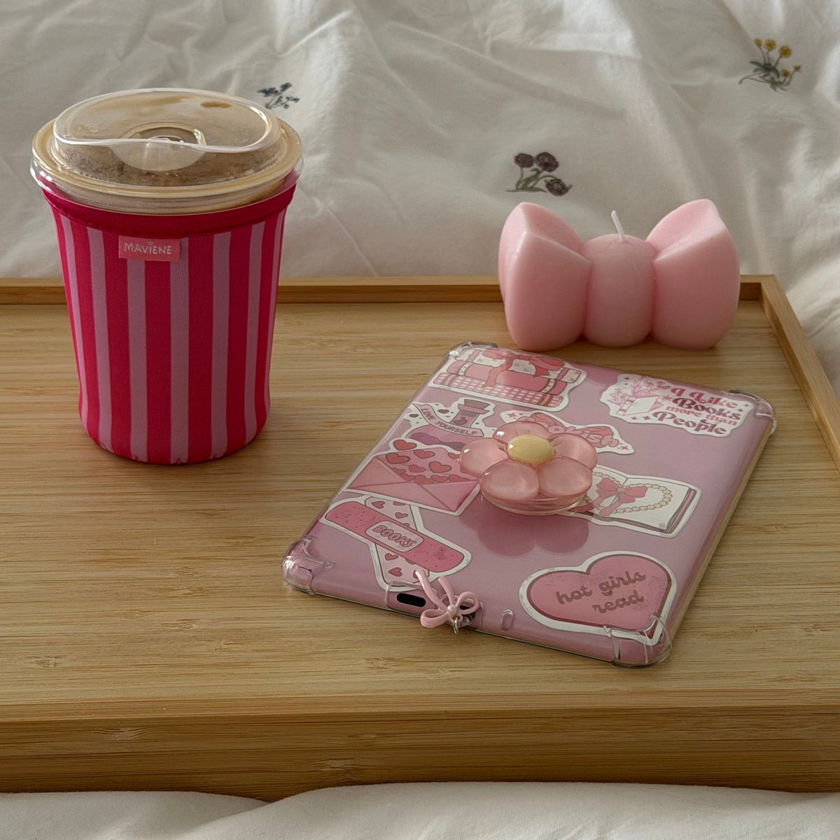 Becherhülle für Iced Coffee „Cherry Kiss“ in Pink